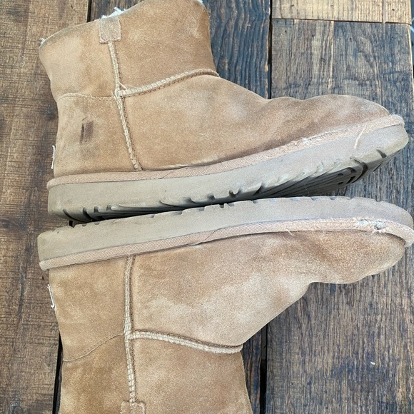 UGG Bailey Button - Picture 9 of 10